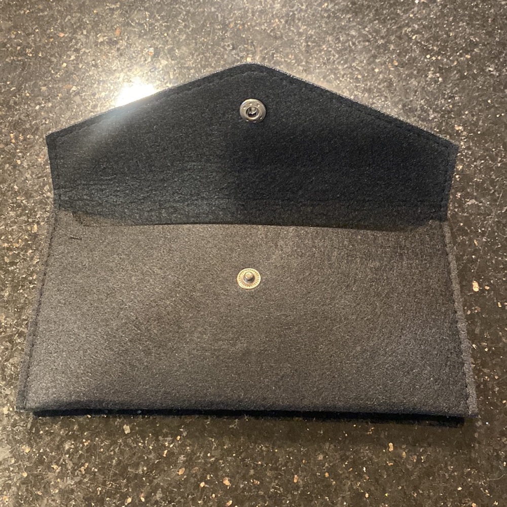 Felt Envelope Wallet - Picture 3 of 4